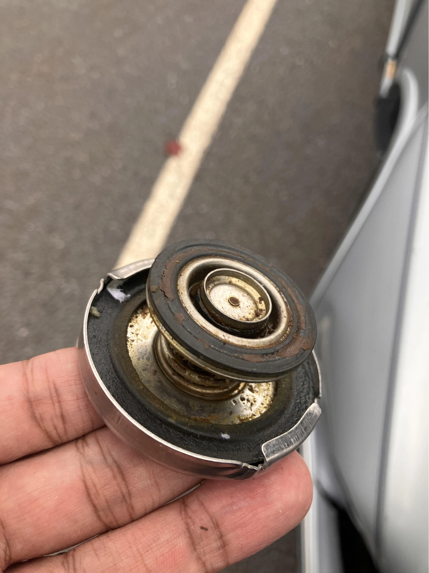 symptoms of bad radiator cap